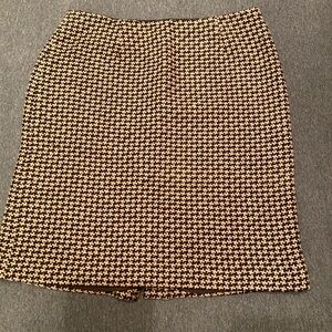 Beautiful skirt that fits great. Good material and good lining